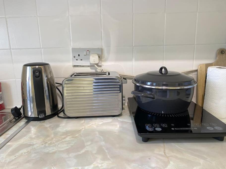 Cosy Apartment With Private Access And Kitchenette In Guildford (Adults Only) Worplesdon Zewnętrze zdjęcie