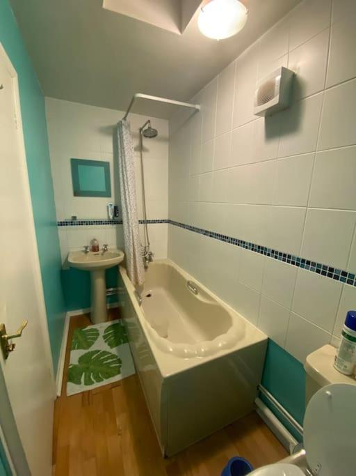 Cosy Apartment With Private Access And Kitchenette In Guildford (Adults Only) Worplesdon Zewnętrze zdjęcie