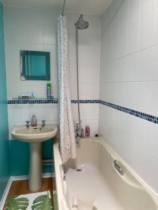 Cosy Apartment With Private Access And Kitchenette In Guildford (Adults Only) Worplesdon Zewnętrze zdjęcie