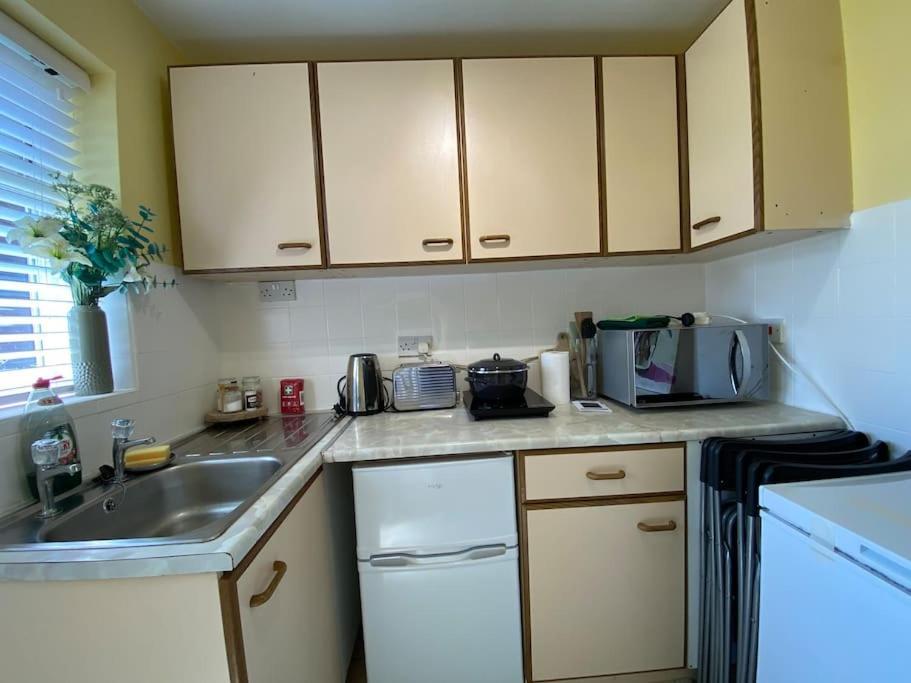Cosy Apartment With Private Access And Kitchenette In Guildford (Adults Only) Worplesdon Zewnętrze zdjęcie