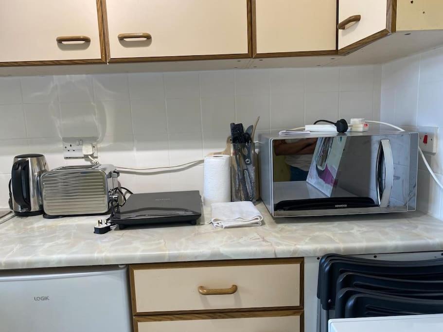 Cosy Apartment With Private Access And Kitchenette In Guildford (Adults Only) Worplesdon Zewnętrze zdjęcie