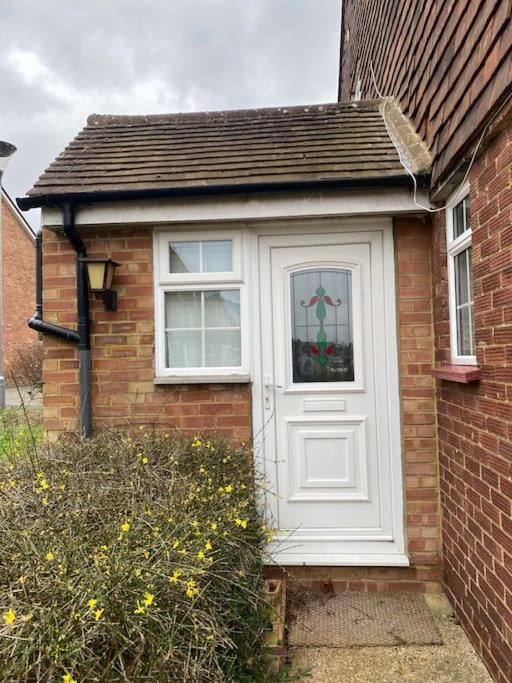 Cosy Apartment With Private Access And Kitchenette In Guildford (Adults Only) Worplesdon Zewnętrze zdjęcie